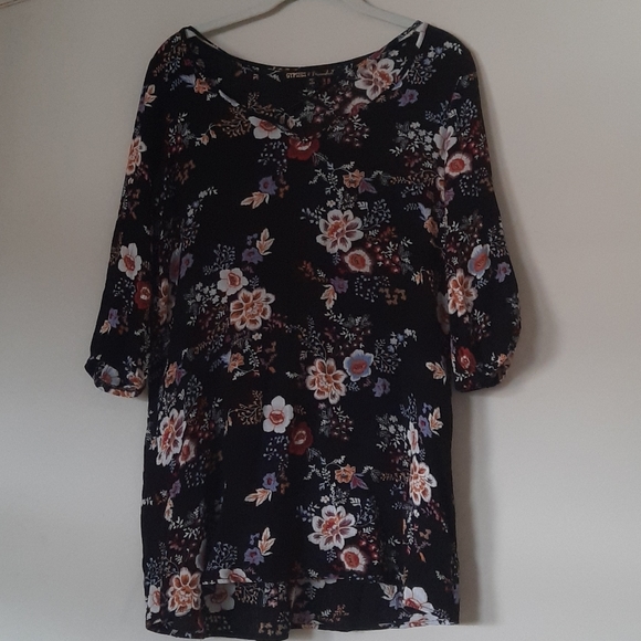 Flowery Criss-Cross V-neck Black Tunic - Picture 3 of 5